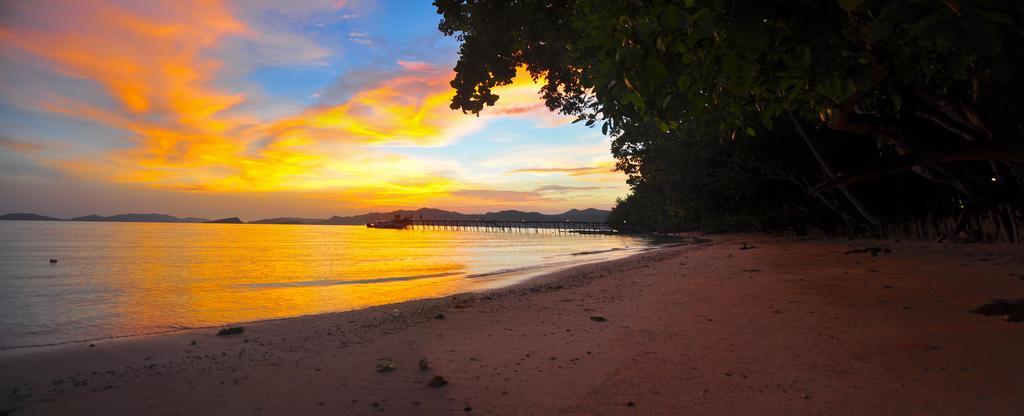 Raja Ampat Dive Resort Tapokreng Bagian luar foto